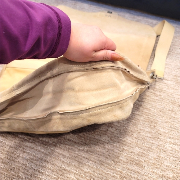 Mandarina Duck Messenger Bag - Picture 14 of 15